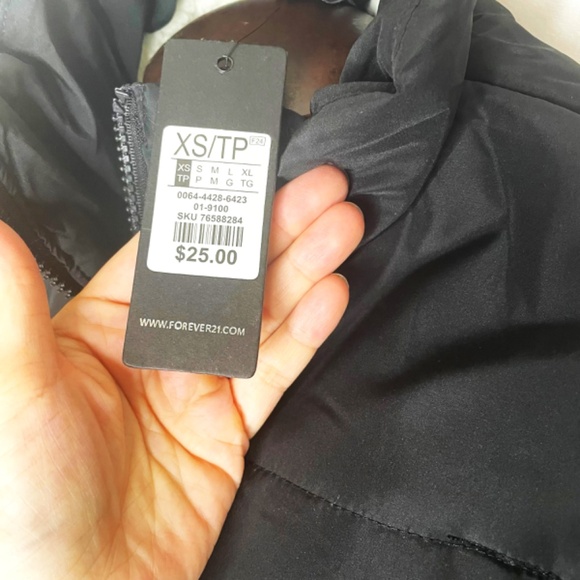 NWT Black Boxy Crop Puffer vest - Picture 7 of 12